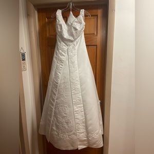 Size 12 Ivory Halter A-line Wedding Dress